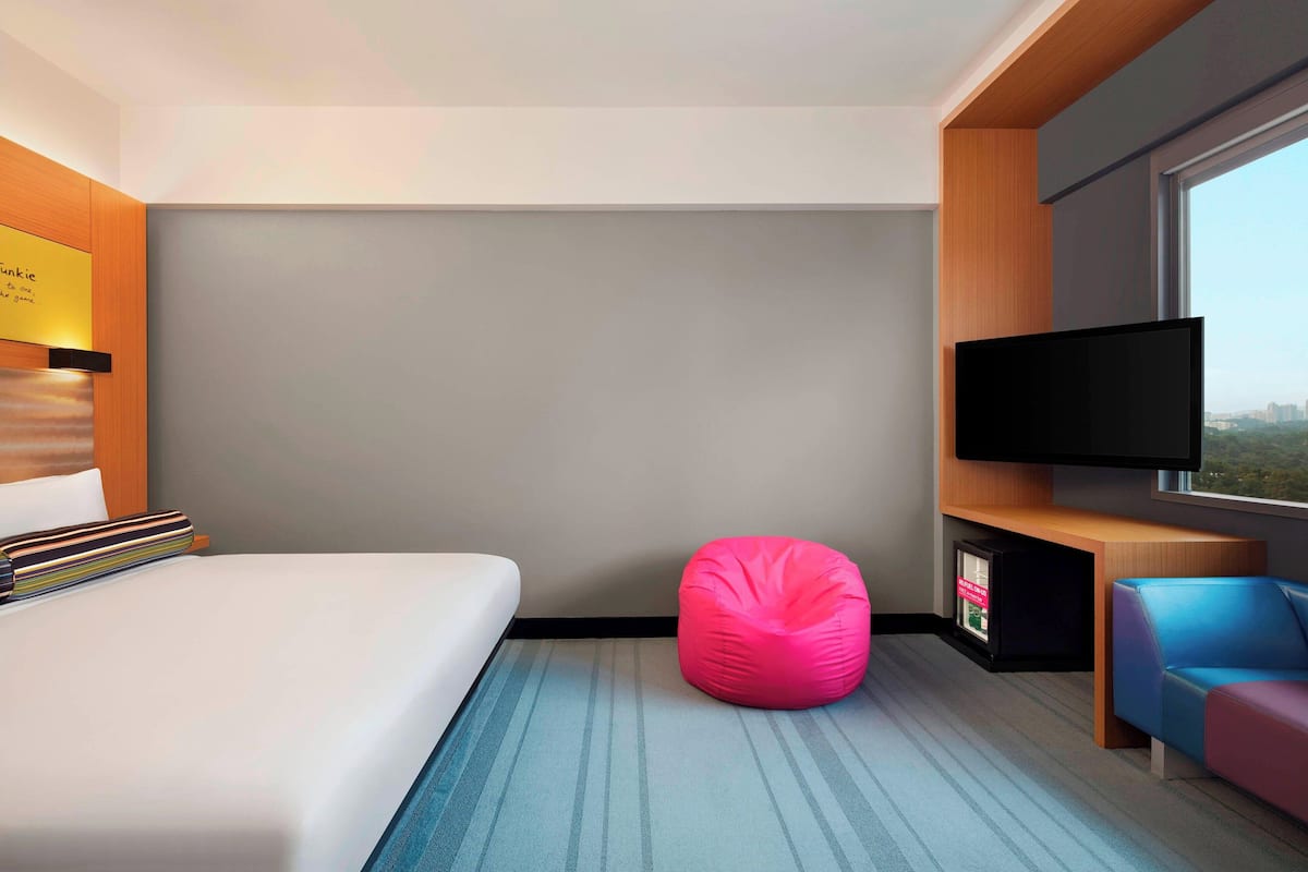 Room, 1 King Bed, Non Smoking
