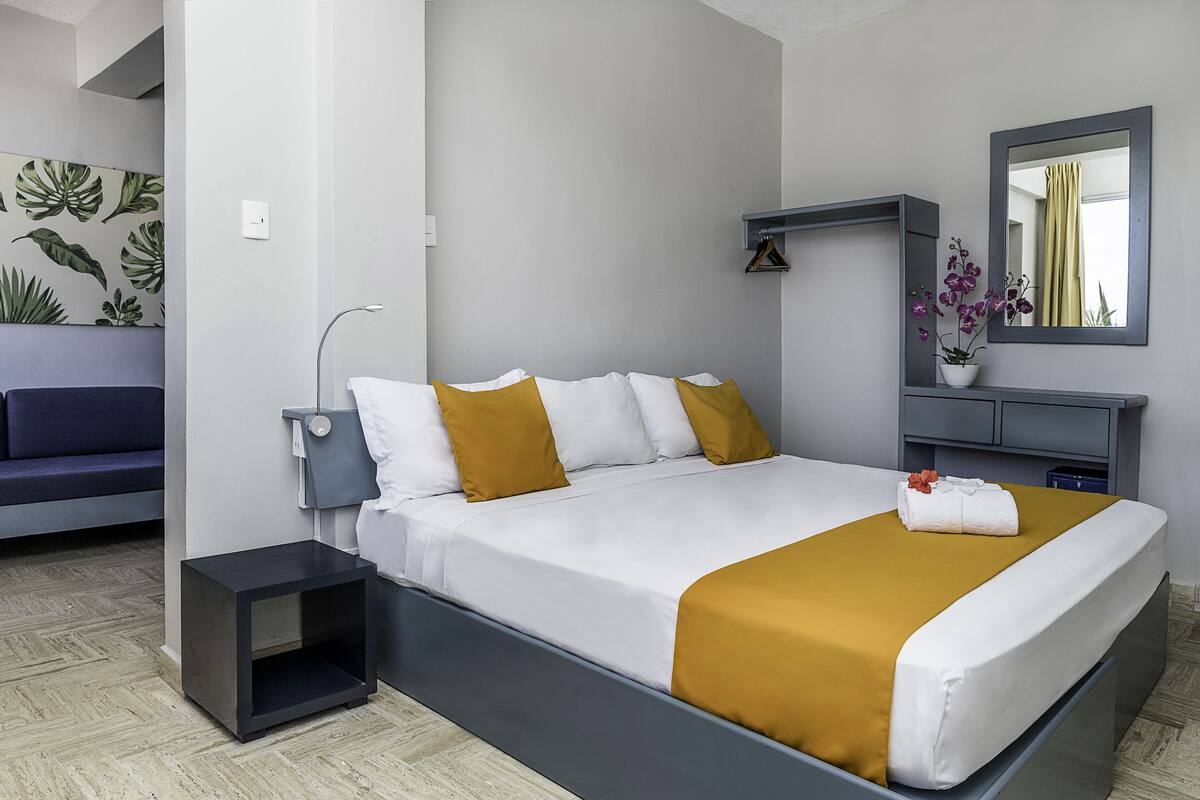 Appartement Confort, balcon | Coffres-forts dans les chambres, bureau, rideaux occultants