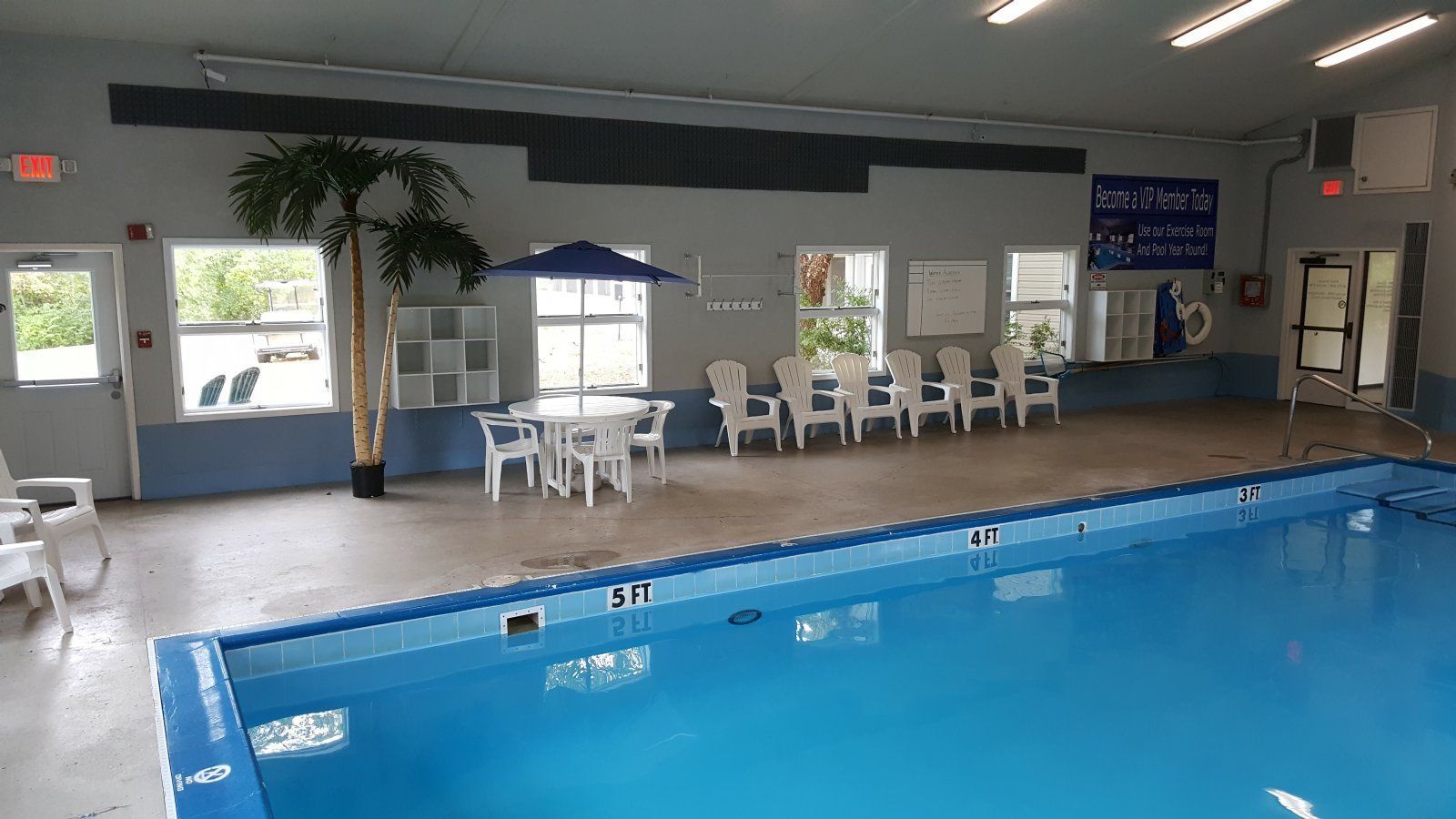 indoor pool, pool loungers