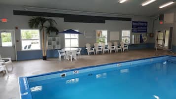 Indoor pool, sun loungers