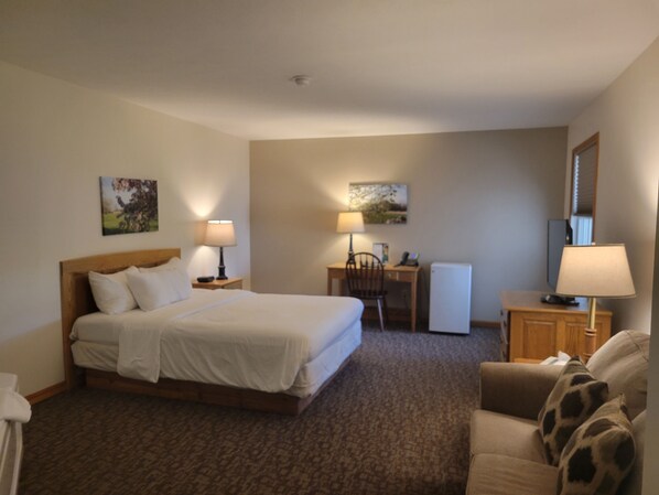 Deluxe Room, 1 Queen Bed, Jetted Tub | Premium bedding, individually decorated, individually furnished