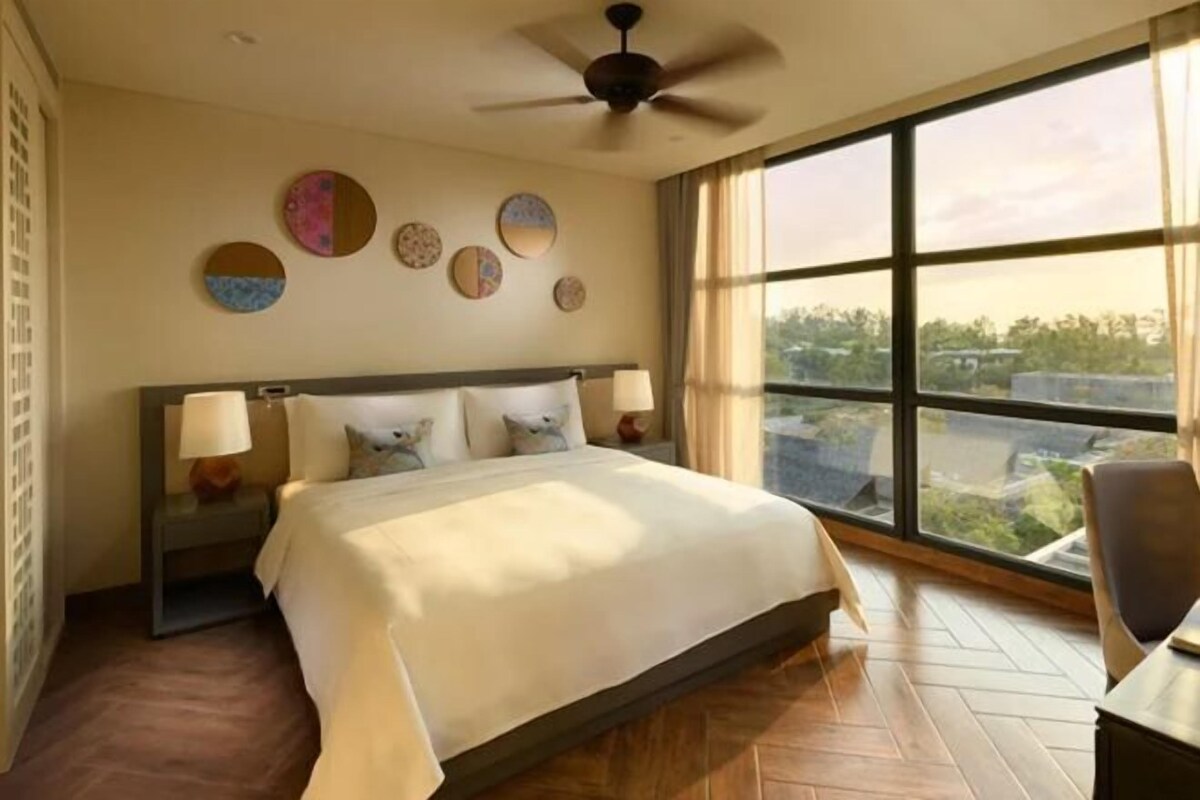 In-room safe, desk, laptop workspace, iron/ironing board