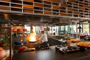 Breakfast, lunch, dinner served; international cuisine, pool views - Anantara Vacation Club Mai Khao Phuket (Mai Khao)