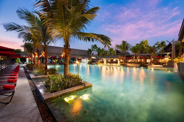 Outdoor pool, open 7:00 AM to 7:00 PM, pool umbrellas, sun loungers - Anantara Vacation Club Mai Khao Phuket (Mai Khao)
