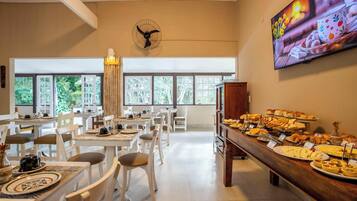 Free daily buffet breakfast