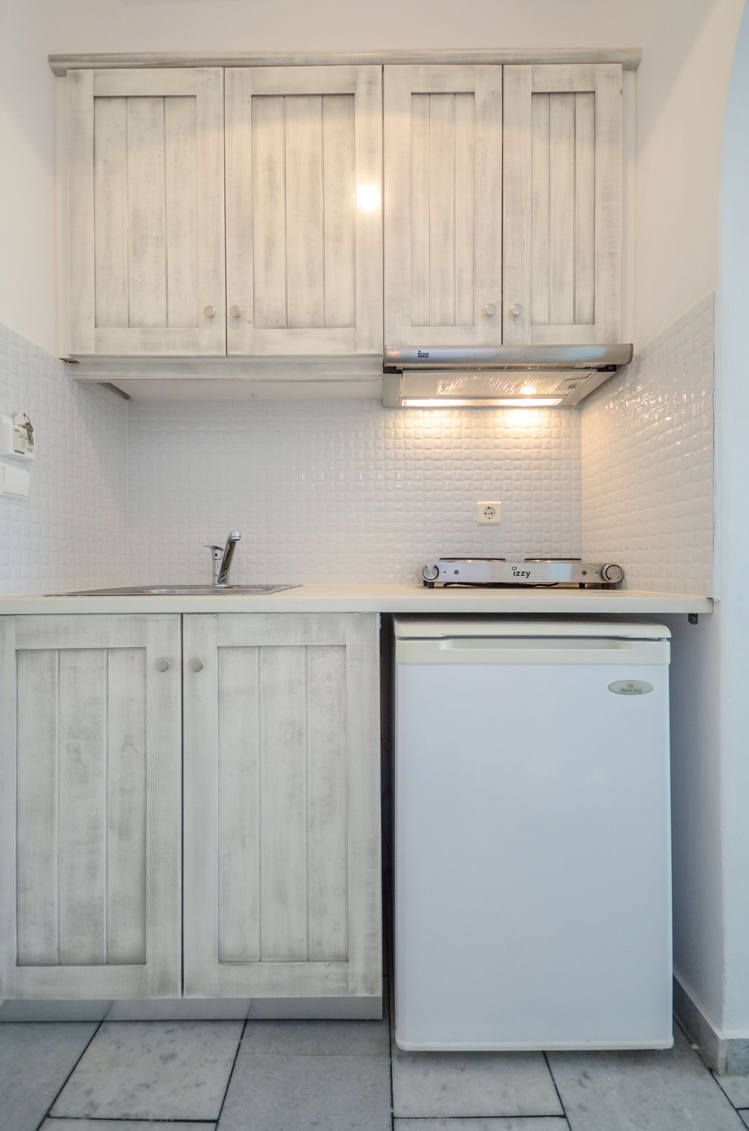 standard studio | private kitchen | fridge, electric kettle