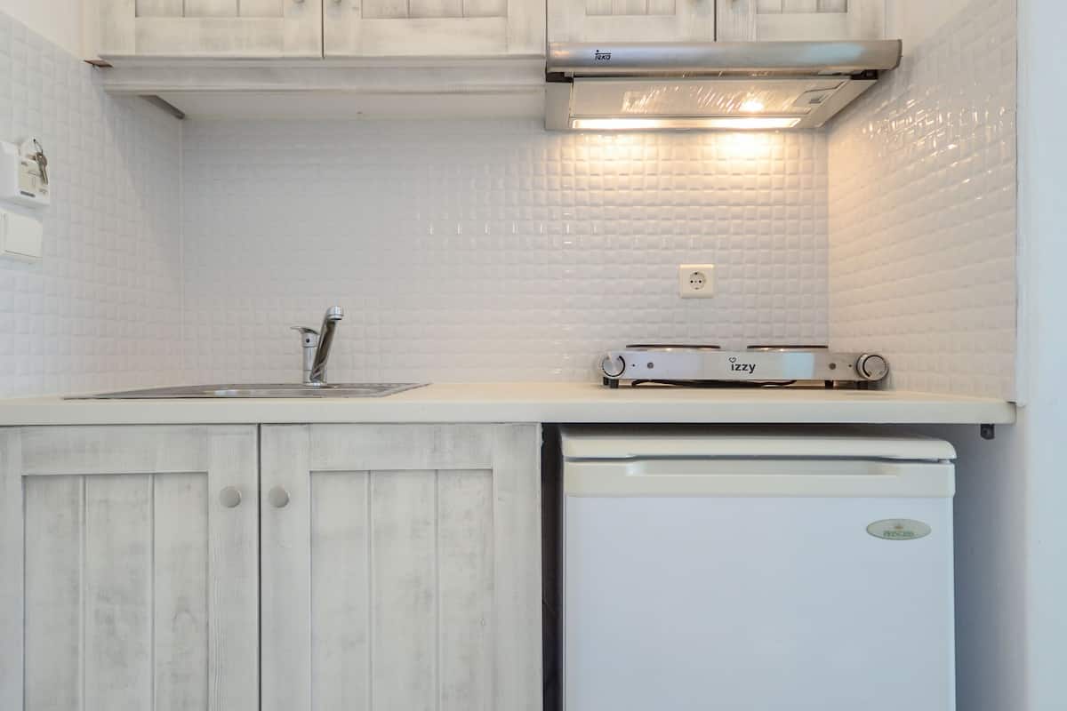 standard studio | private kitchen | fridge, electric kettle