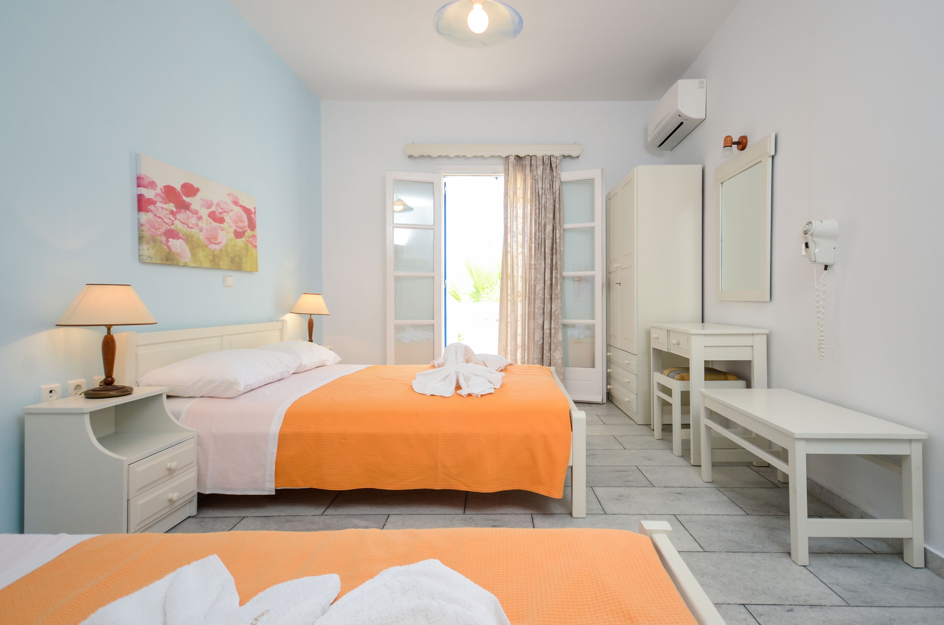 Studio (Triple) | Soundproofing, iron/ironing board, free cribs/infant beds, free WiFi