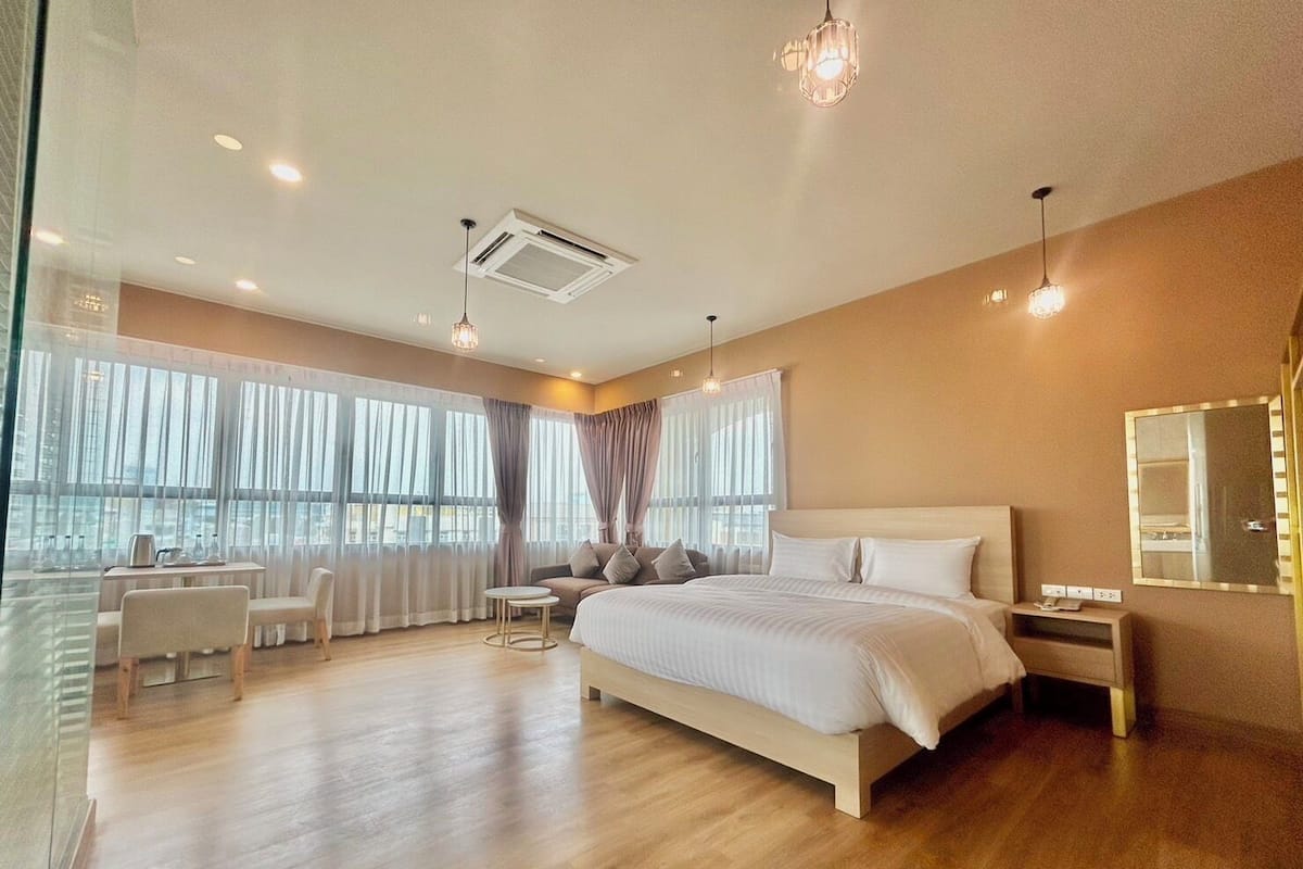 Classic Double Room, 1 Katil Raja (King) | Tilam berlapik, bar mini, peti besi dalam bilik, meja 