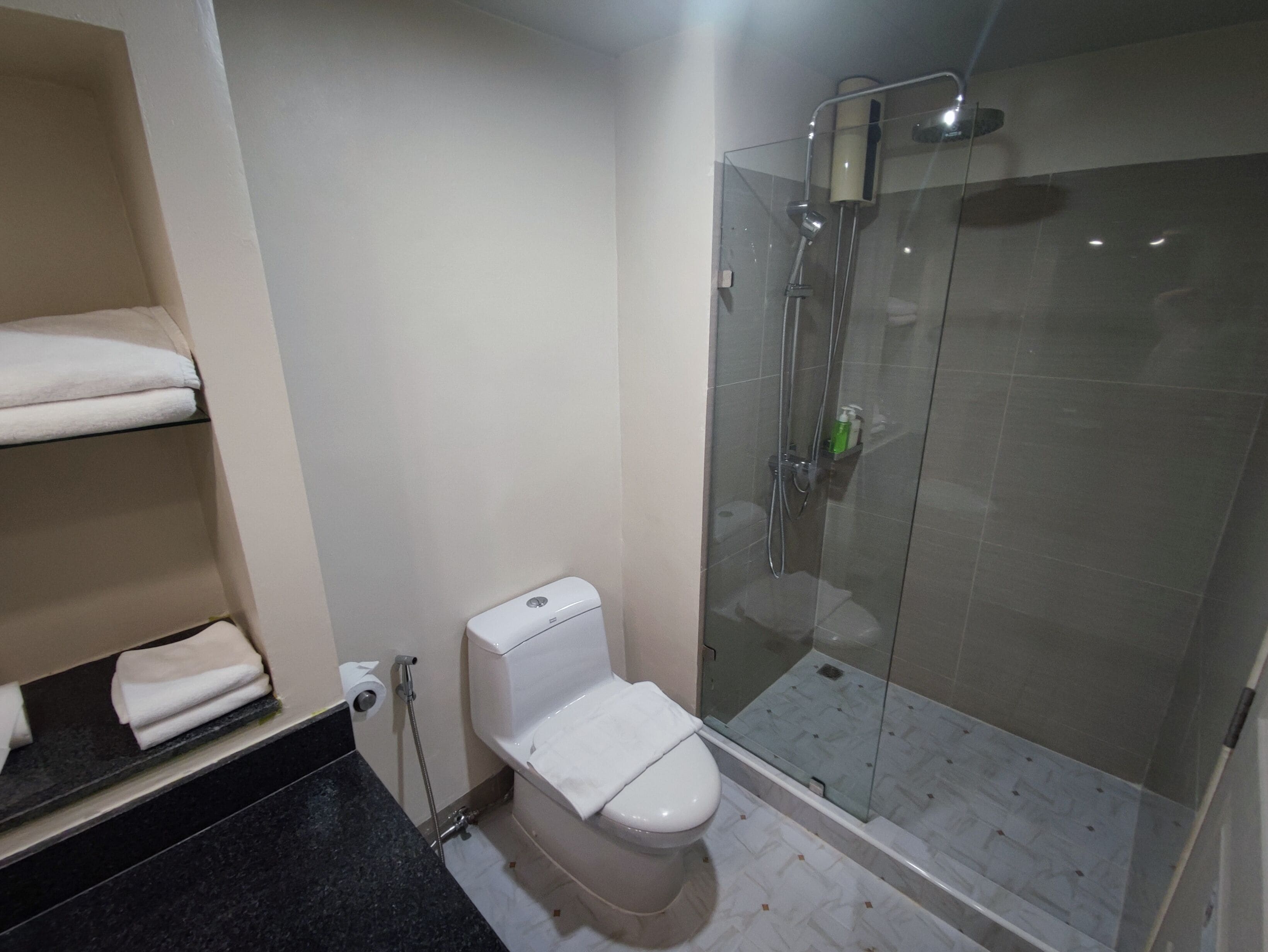 shower, rainfall showerhead, free toiletries, hair dryer