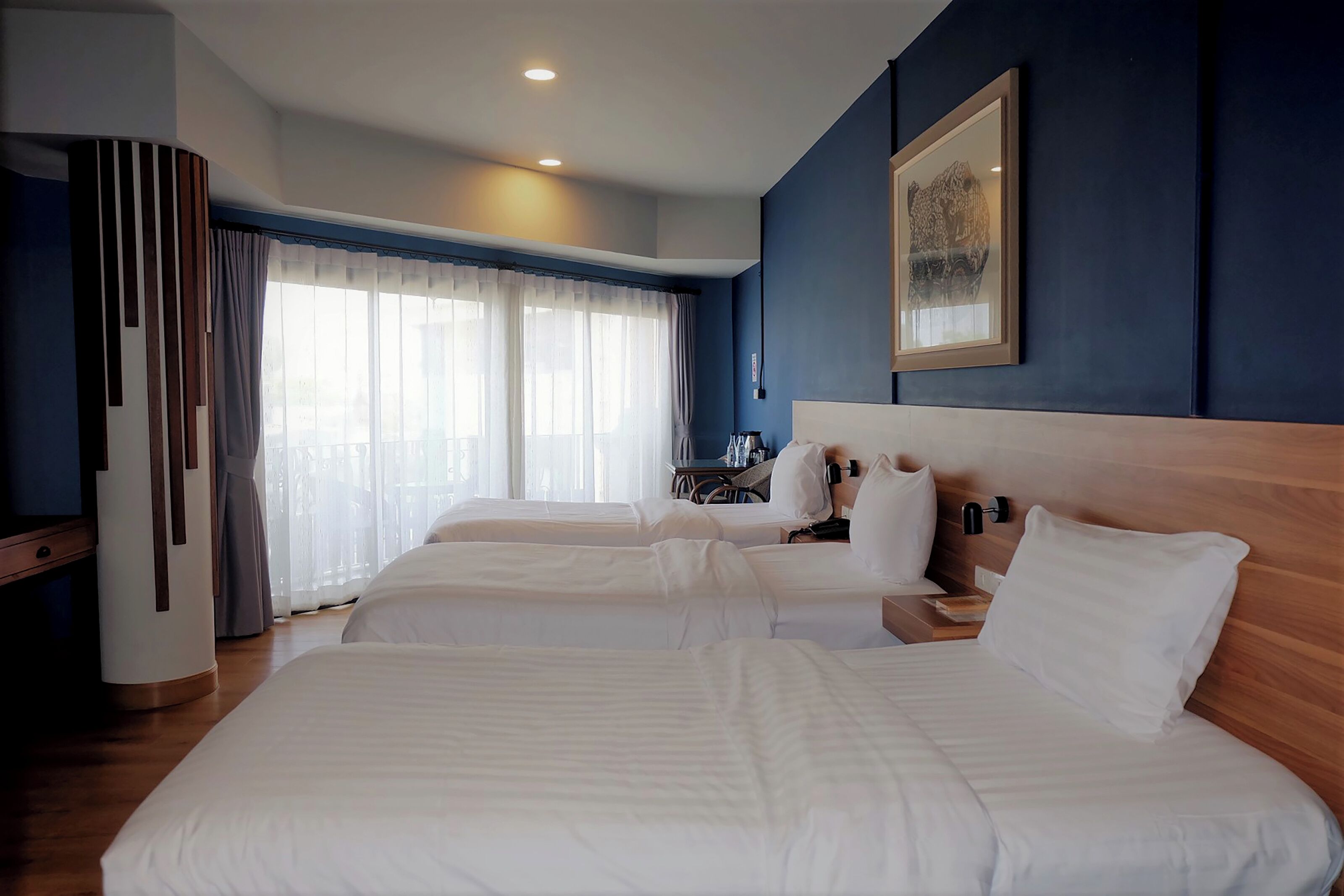 classic triple room, 3 single beds | 1 bedroom, pillow-top beds, minibar, in-room safe