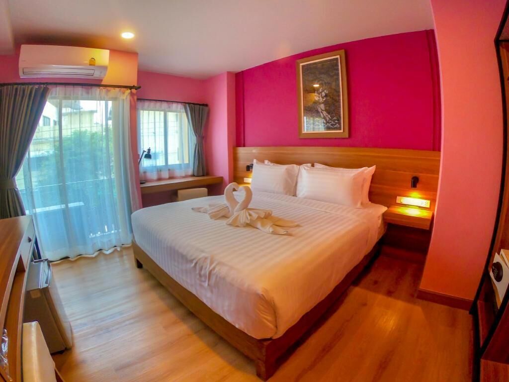 Camas con pillow-top, minibar y caja de seguridad en la habitación 