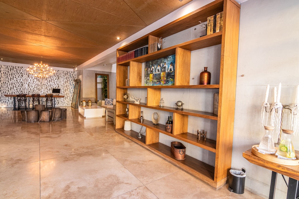 Arsenal Hotel by null