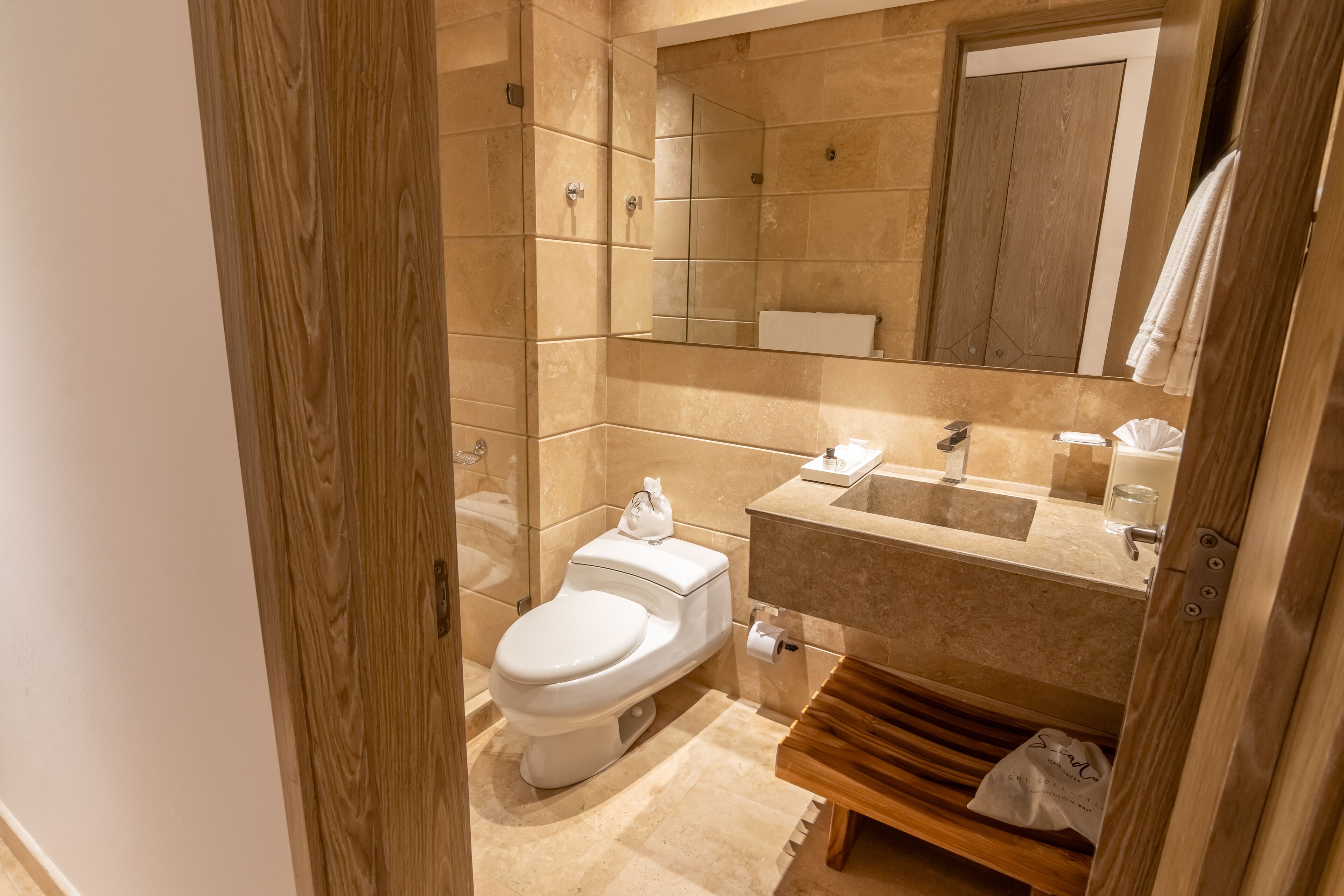 standard room | bathroom | shower, rainfall showerhead, free toiletries, hair dryer