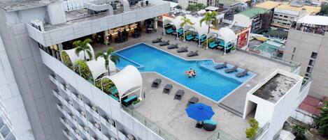 Piscina coberta, 2 piscines a l'aire lliure i cabanes gratuïtes