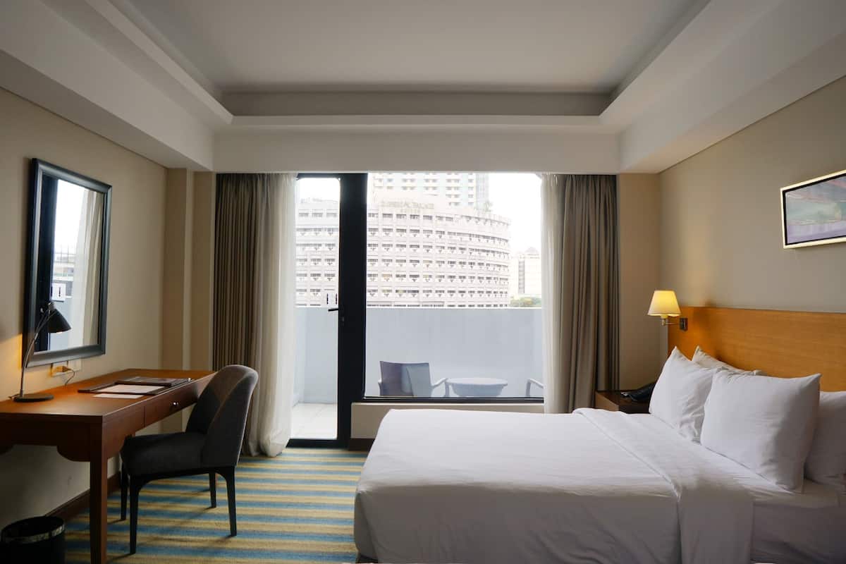 Deluxe Room, 2 Queen Beds, Non Smoking, Balcony | Premium bedding, down comforters, minibar, in-room safe