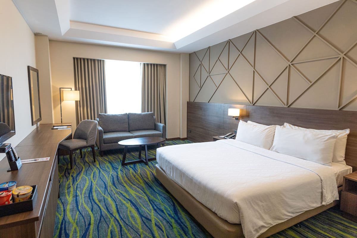 1 bedroom, premium bedding, down duvets, minibar