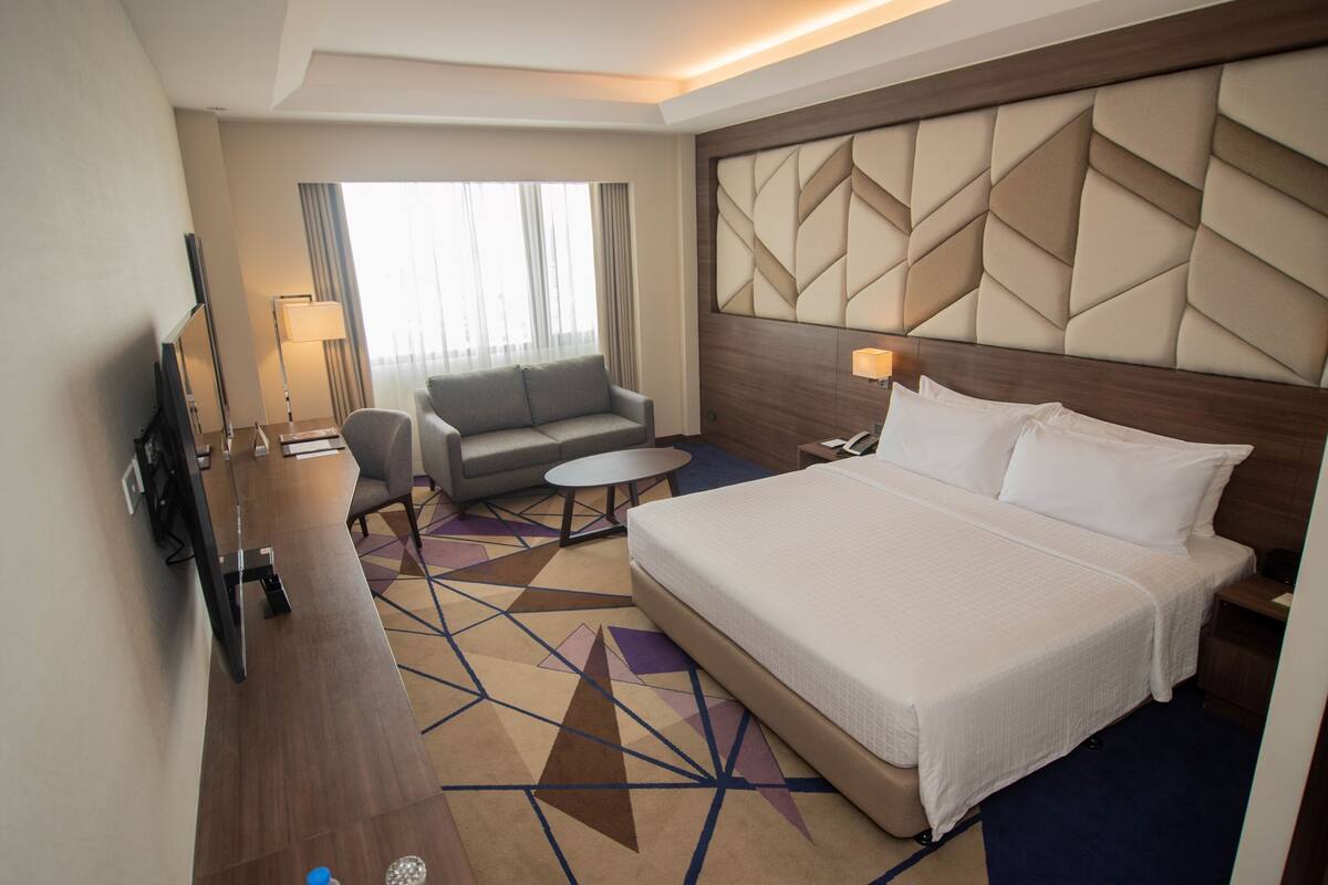 Club - King | Premium bedding, down comforters, minibar, in-room safe
