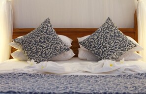 Appartement, uitzicht op tuin | Bedden met traagschuimmatras, een kluis op de kamer