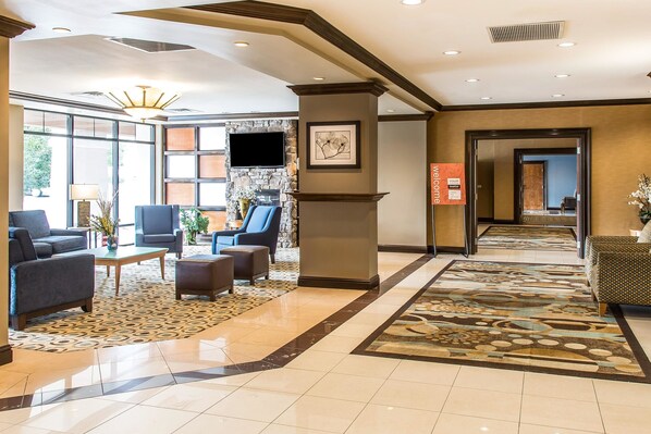 Lobby - Comfort Inn & Suites Meriden East (Meriden)
