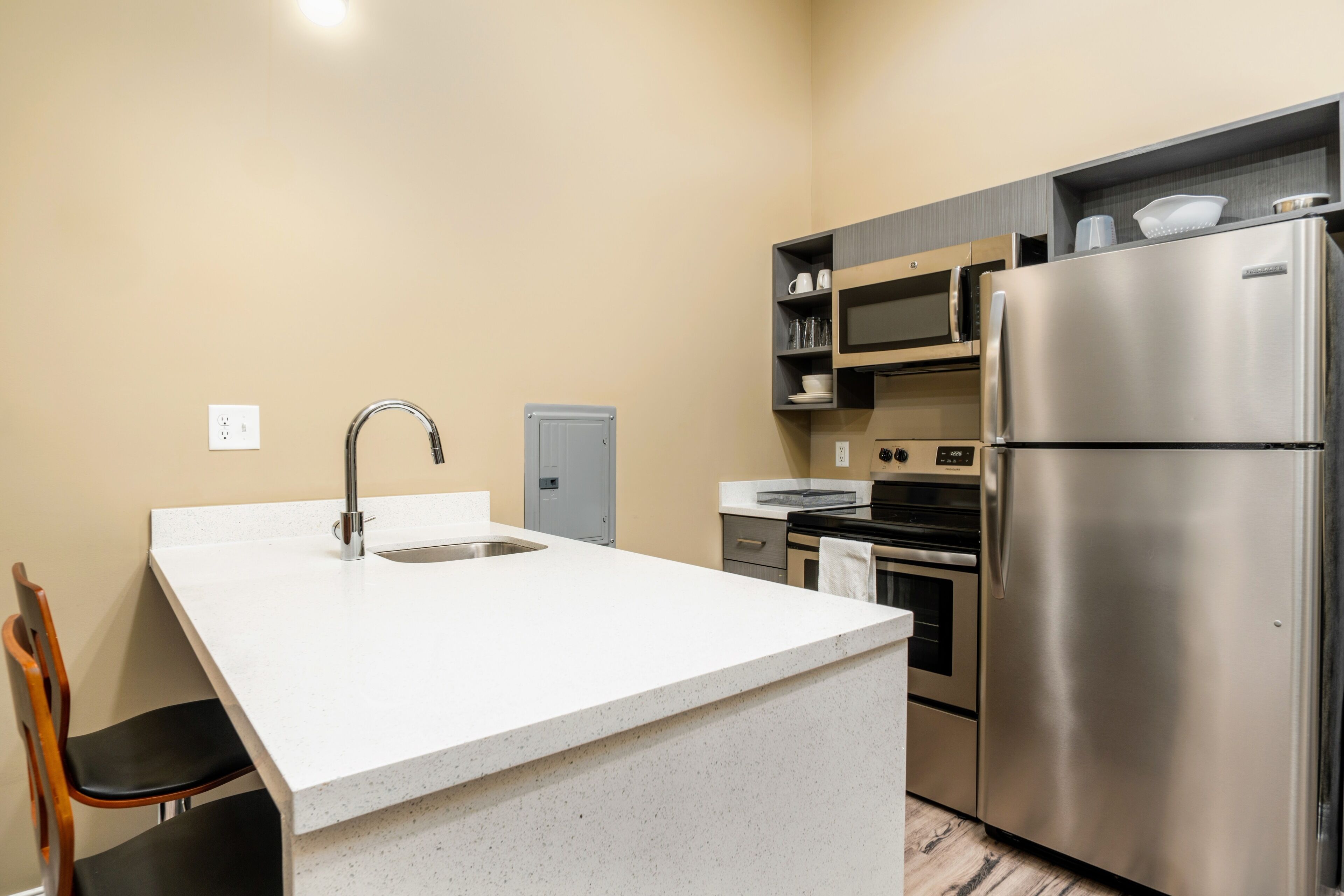 冰箱、微波炉、烤箱、炉灶