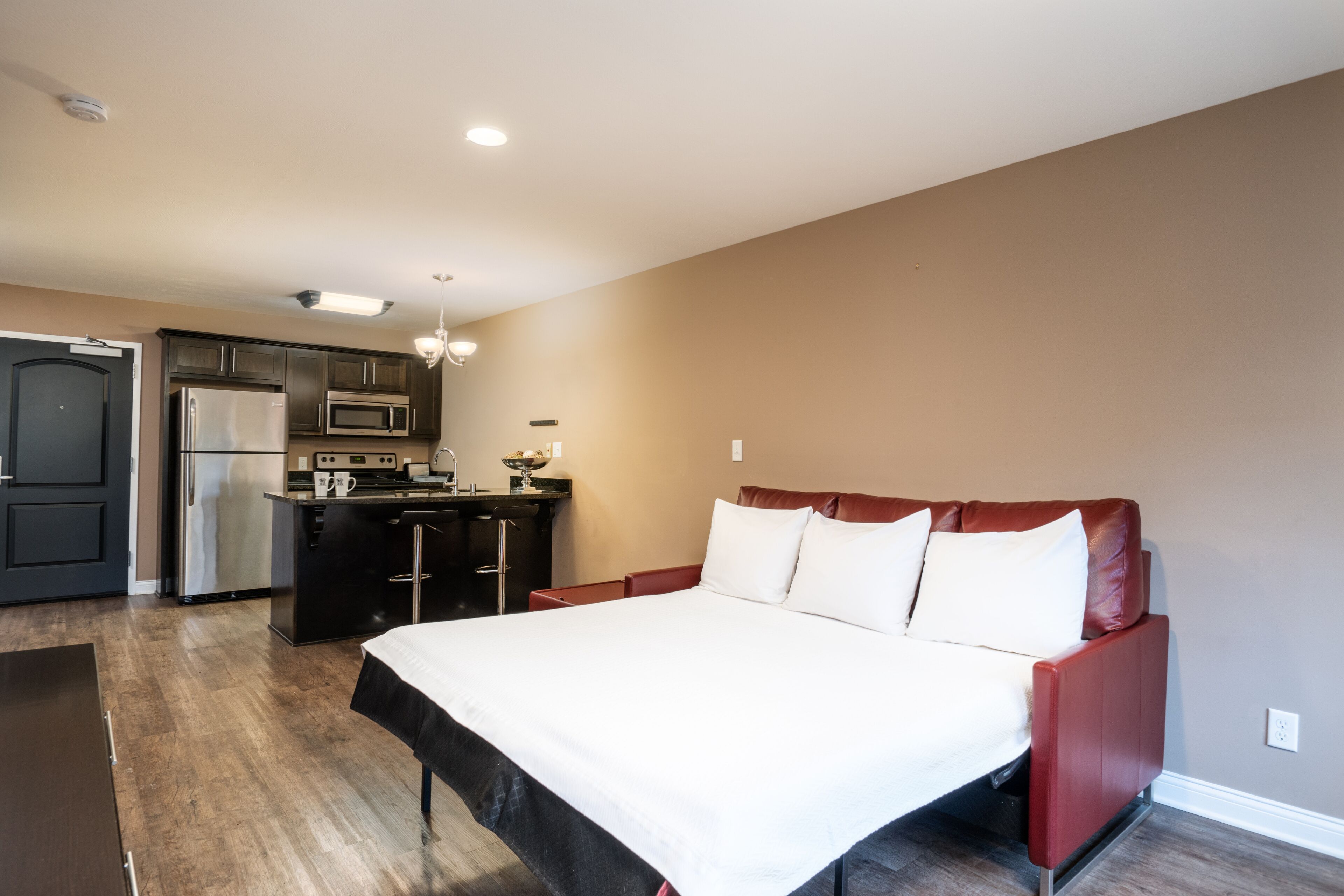 20 bedrooms, egyptian cotton sheets, premium bedding, pillow-top beds