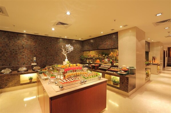 2 restaurants, breakfast, lunch, dinner served; international cuisine -  Mysore County Retreat (Mysore)