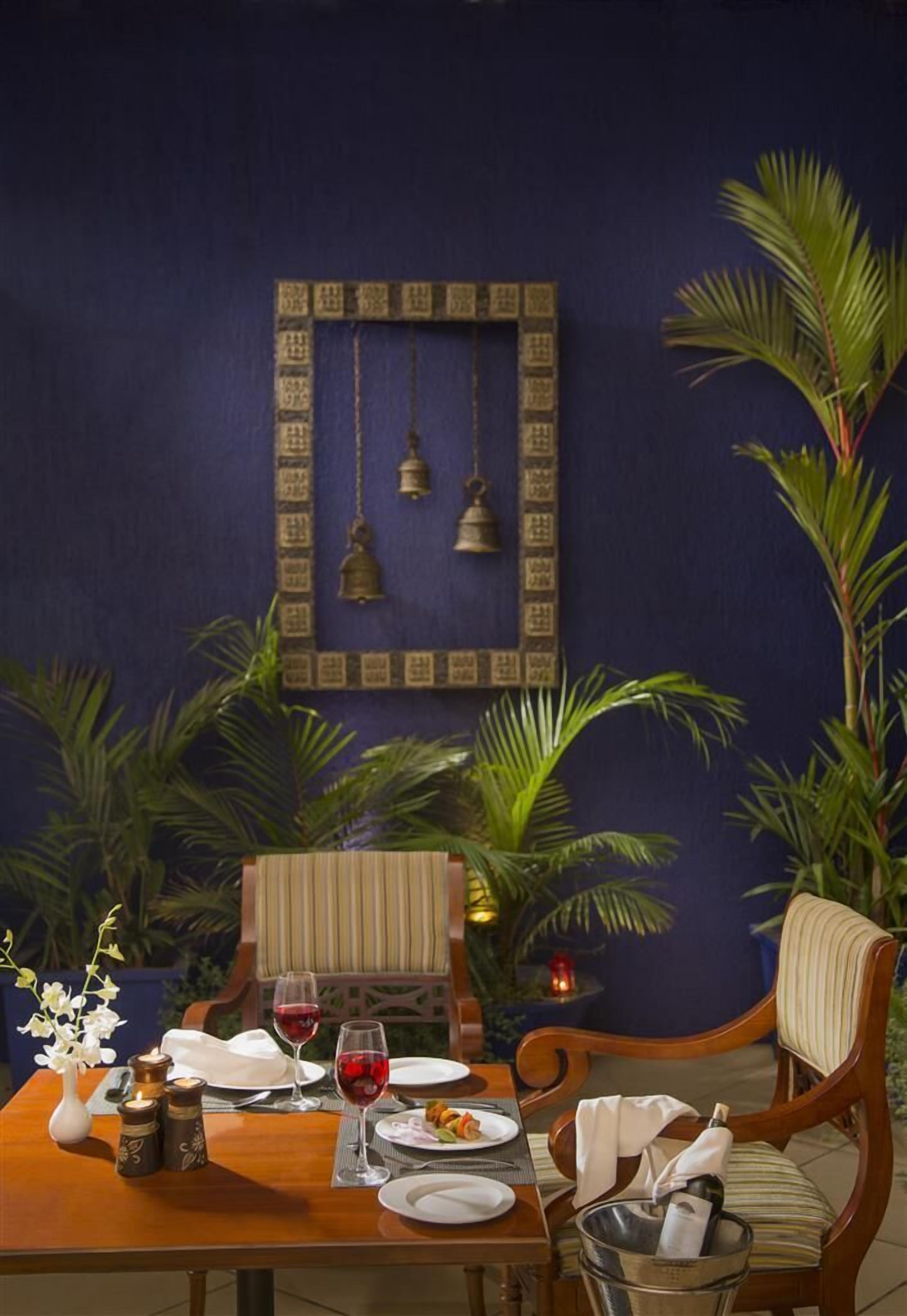 2 restaurants, breakfast, lunch, dinner served; international cuisine