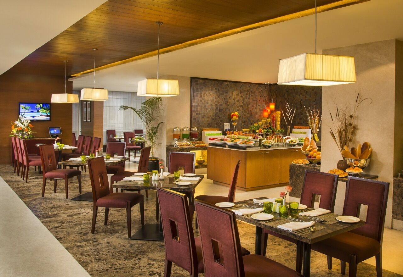 2 restaurants, breakfast, lunch, dinner served; international cuisine