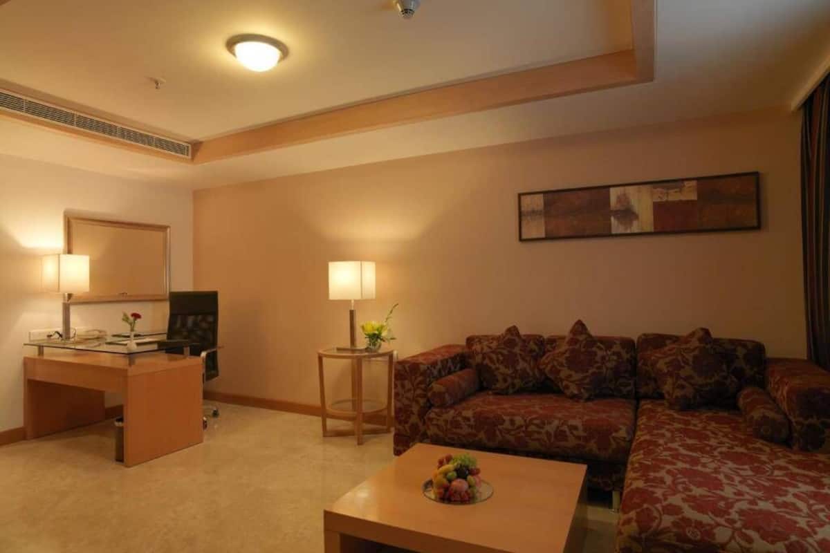 32-inch lcd tv with satellite channels, tv, fireplace