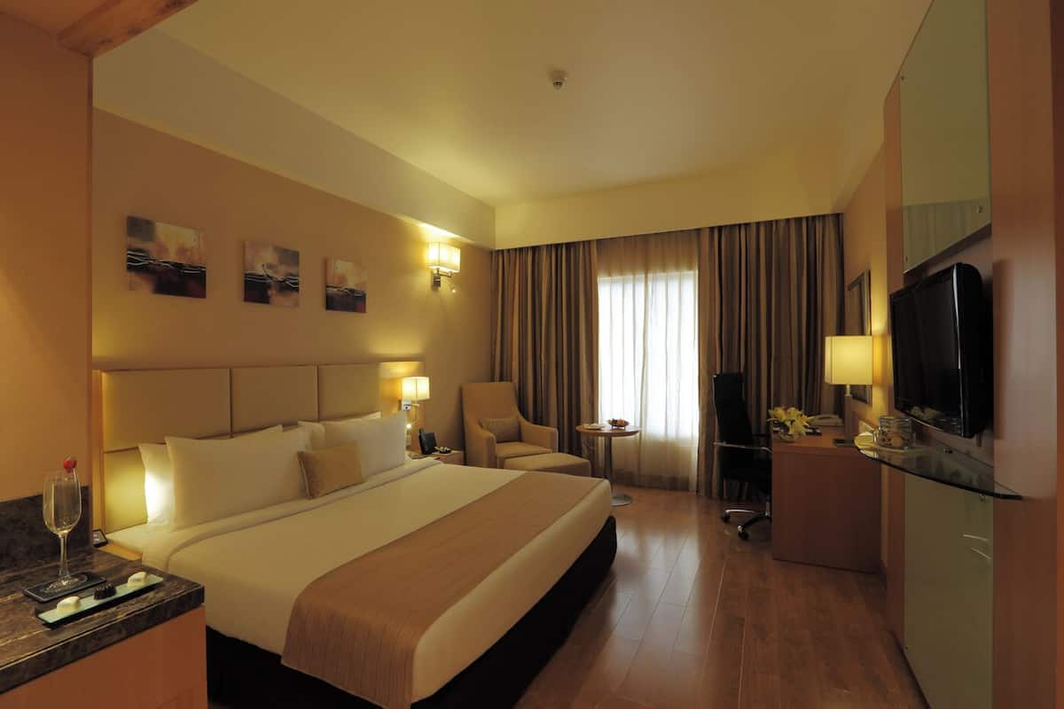 1 bedroom, premium bedding, down duvets, minibar