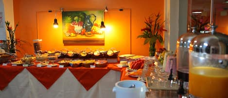 Free daily buffet breakfast