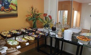 Free daily buffet breakfast  - Hotel Mato Grosso (Cuiaba)
