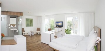 Minibar, caja fuerte, escritorio y sistema de insonorización