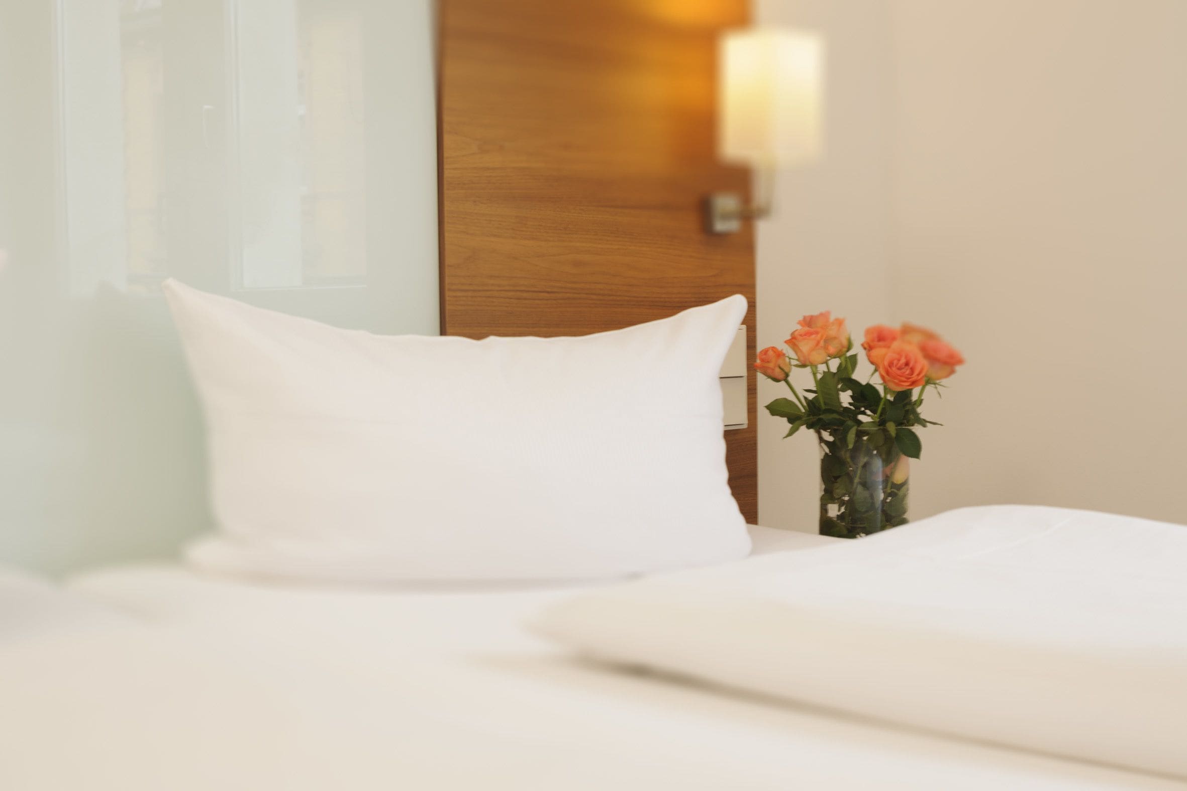 Tweepersoonskamer | Hypoallergeen beddengoed, een minibar, een kluis op de kamer, een bureau