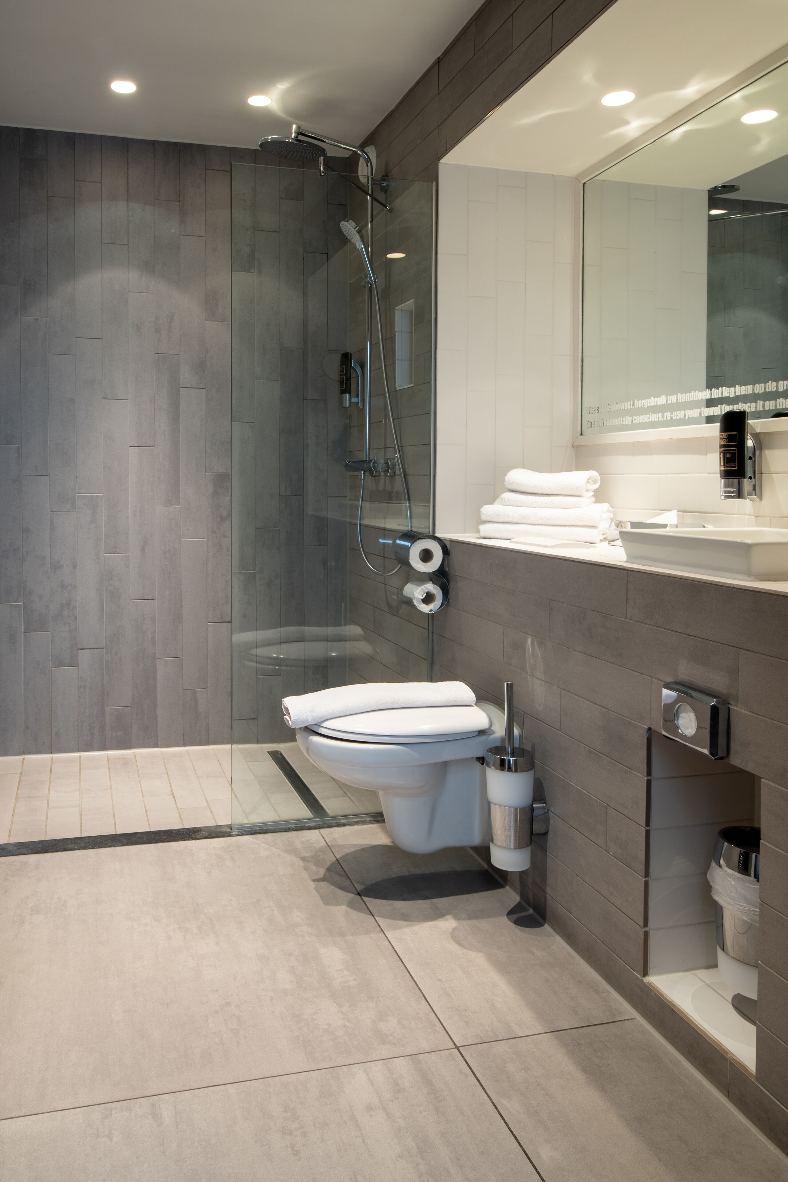 deluxe double room | bathroom | hair dryer, towels