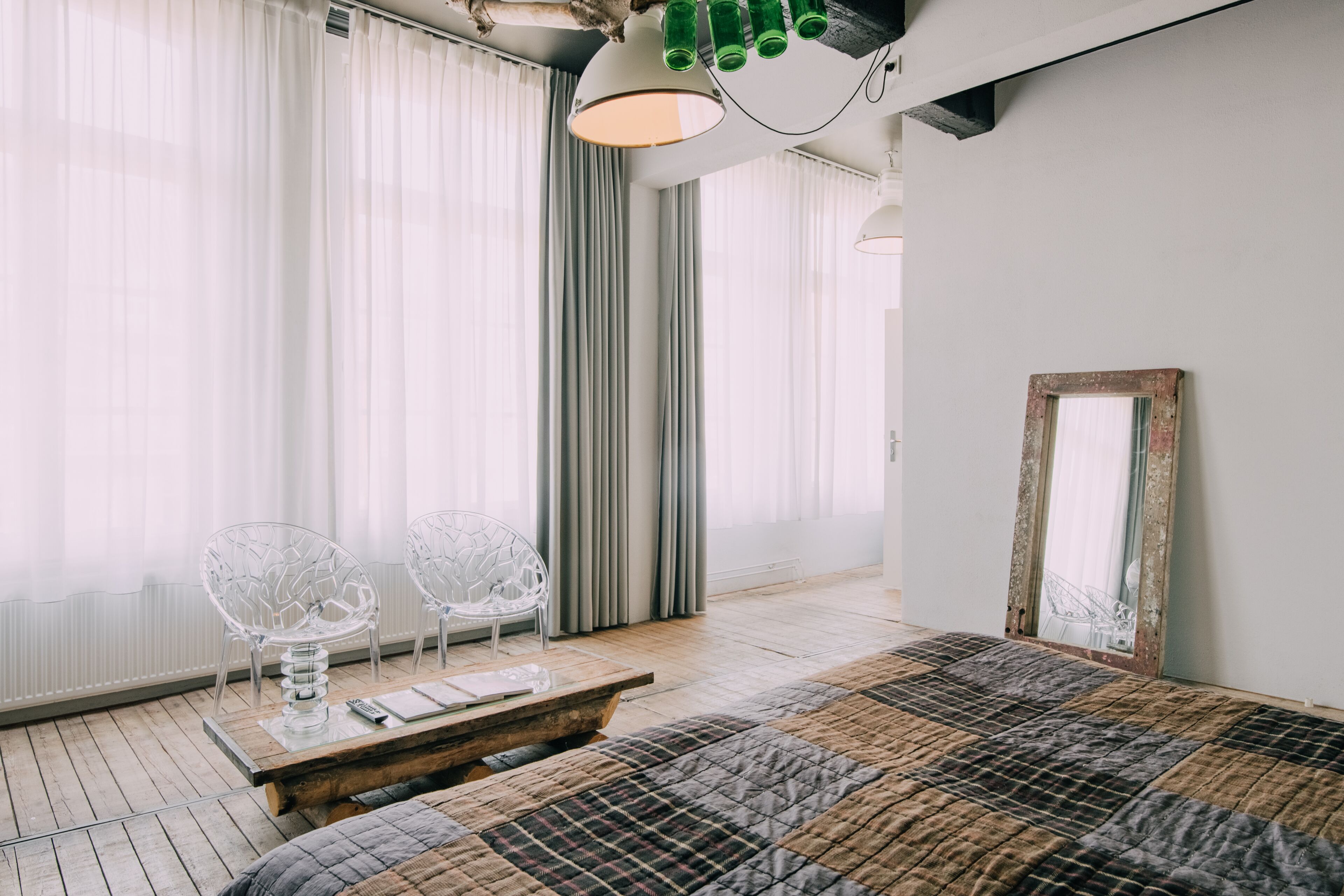 deluxe double room | minibar, in-room safe, individually decorated, individually furnished