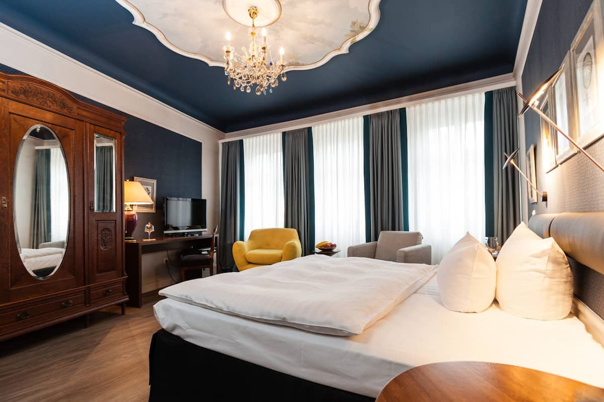 superior double room | hypo-allergenic bedding, minibar, in-room safe, individually decorated