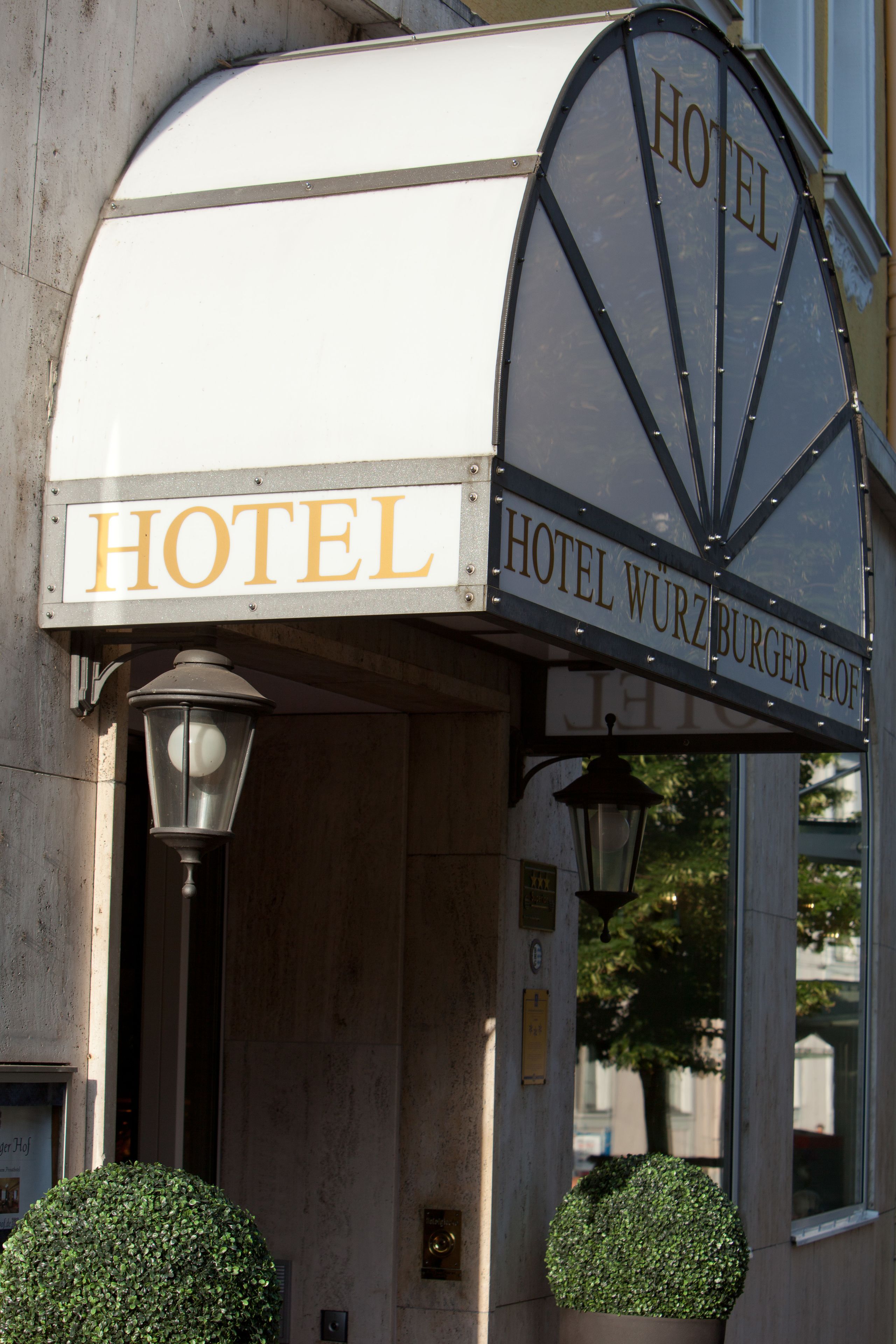 A hotel sign with the name "Hotel Würzburger Hof".