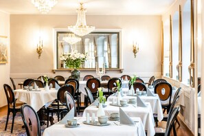Daily buffet breakfast for a fee - Hotel Würzburger Hof (Würzburg)