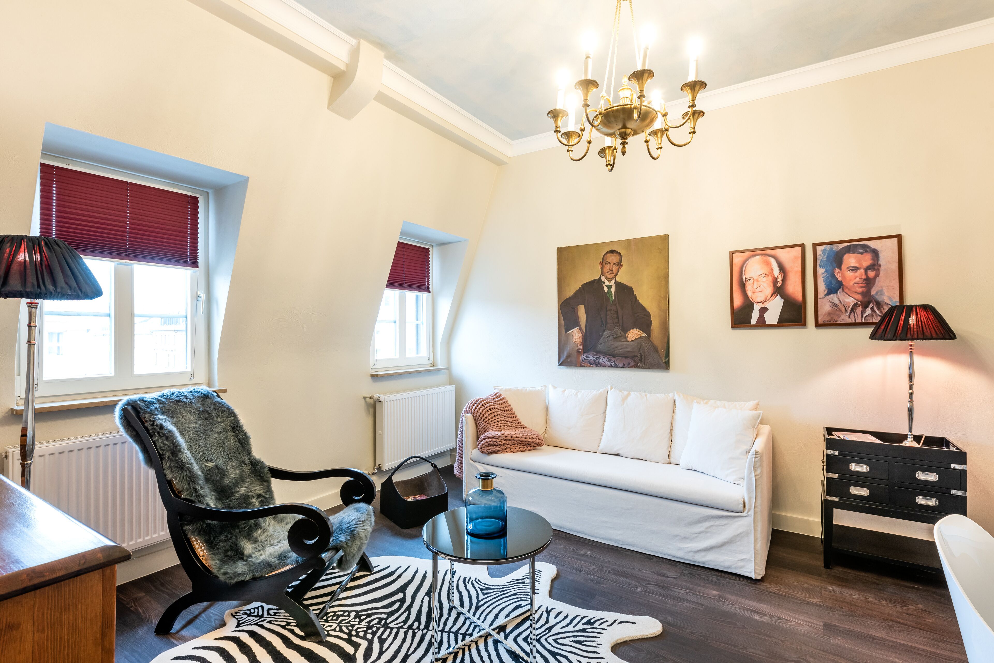 junior suite | living area | flat-screen tv