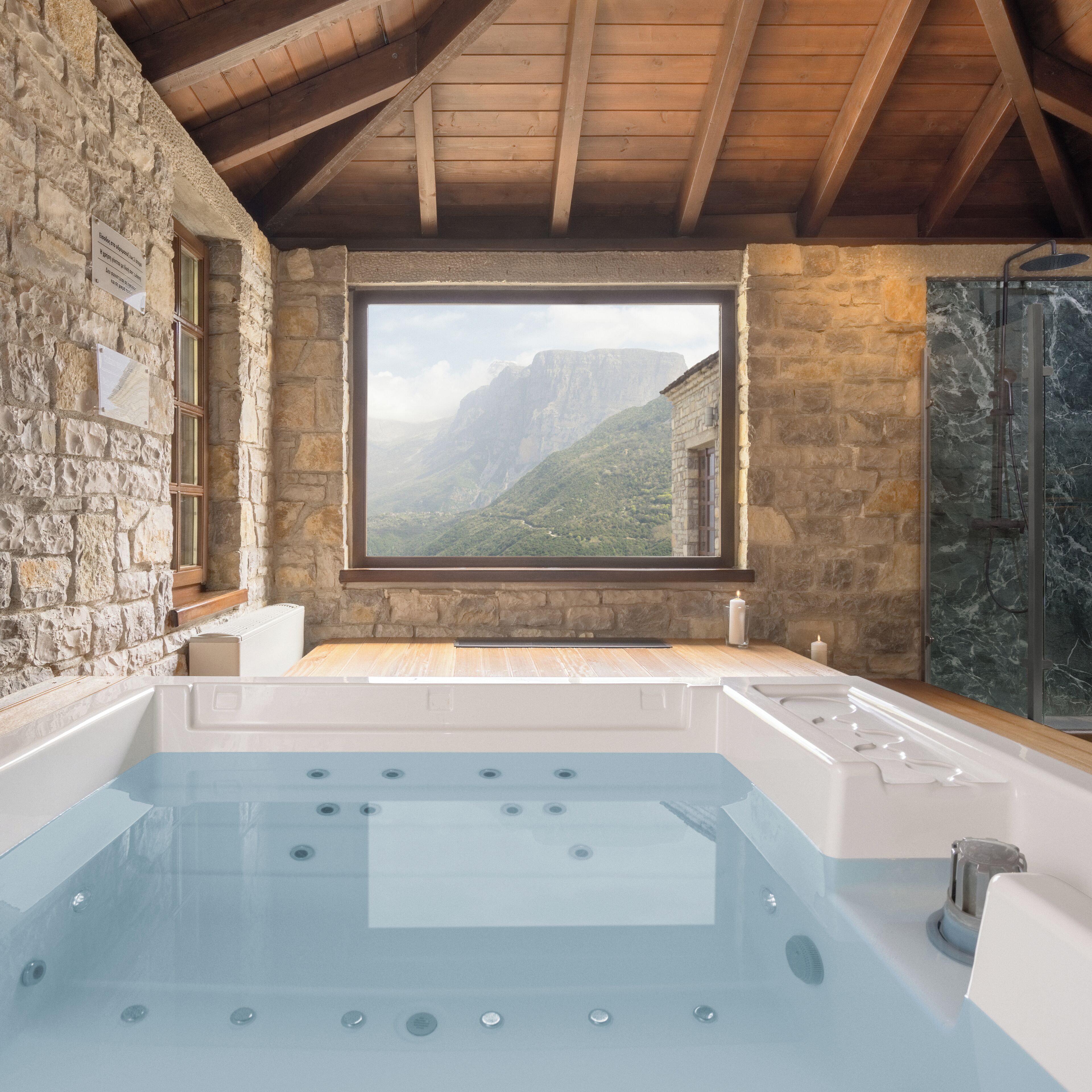 Behandelingskamers voor koppels, een sauna, een stoombad