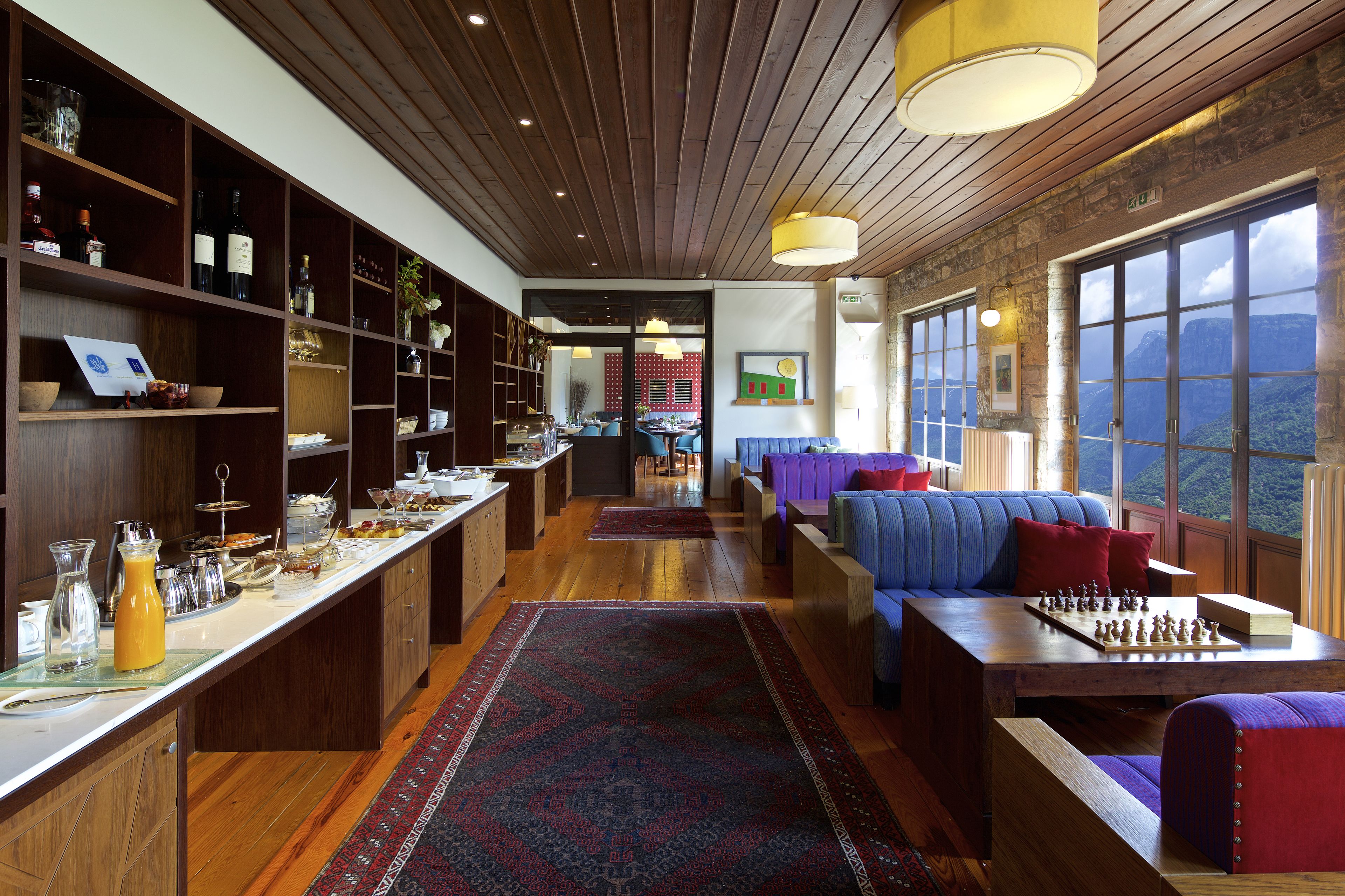 free daily full breakfast