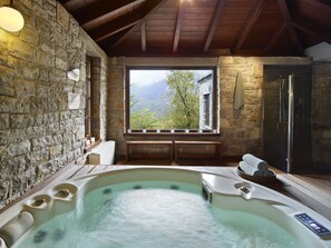 Bain à remous intérieur