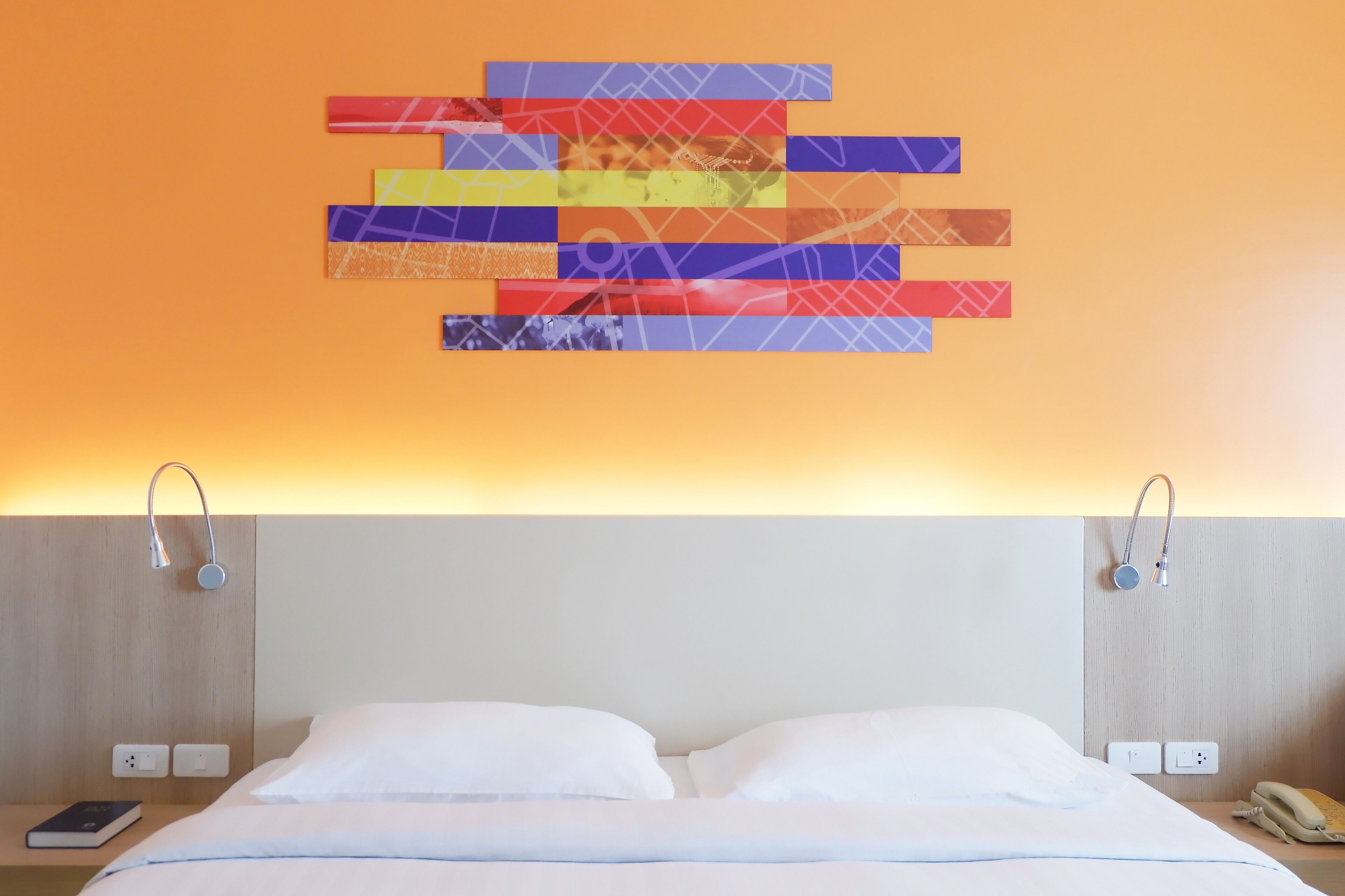 standard room | minibar, in-room safe, desk, laptop workspace