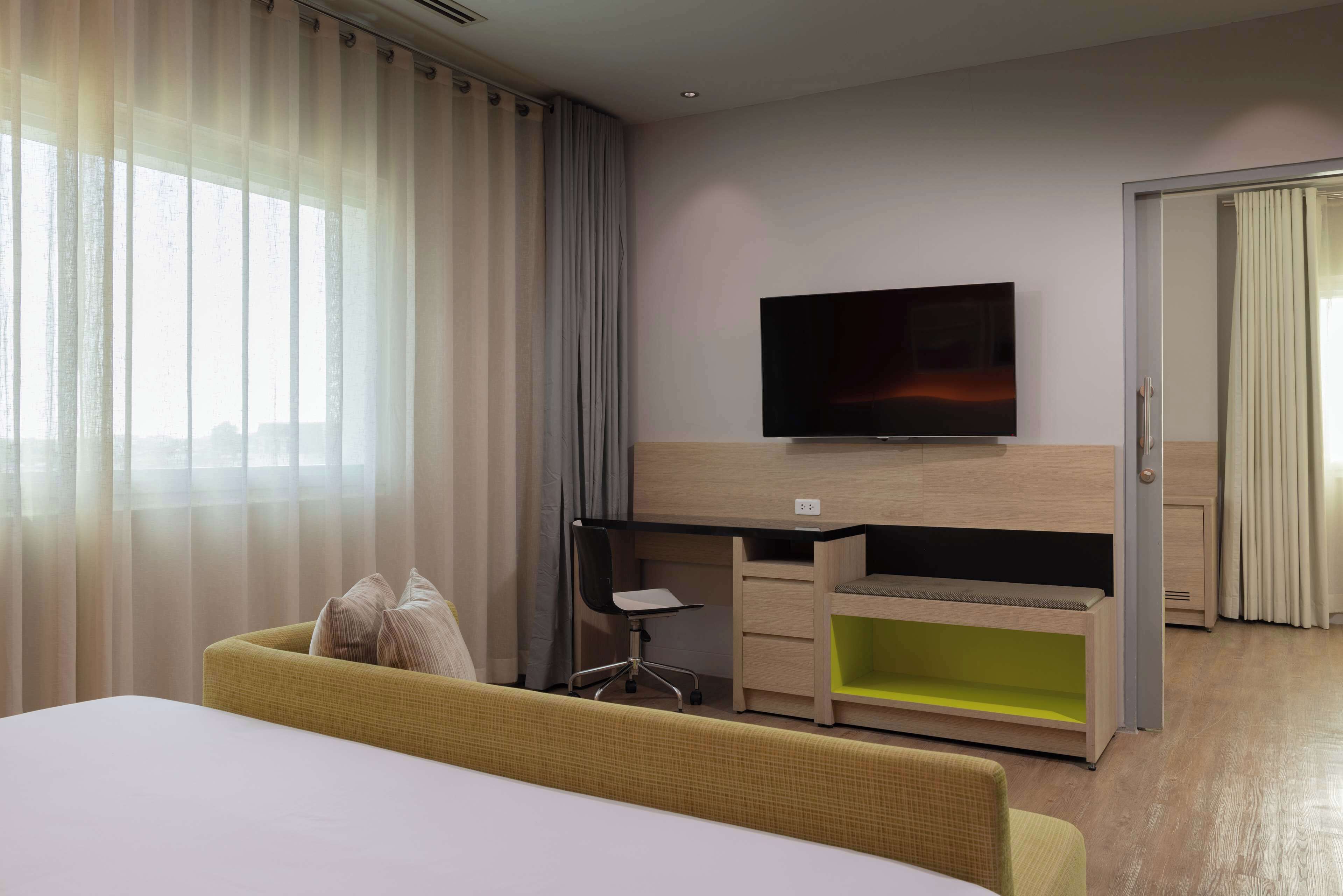 minibar, in-room safe, desk, laptop workspace