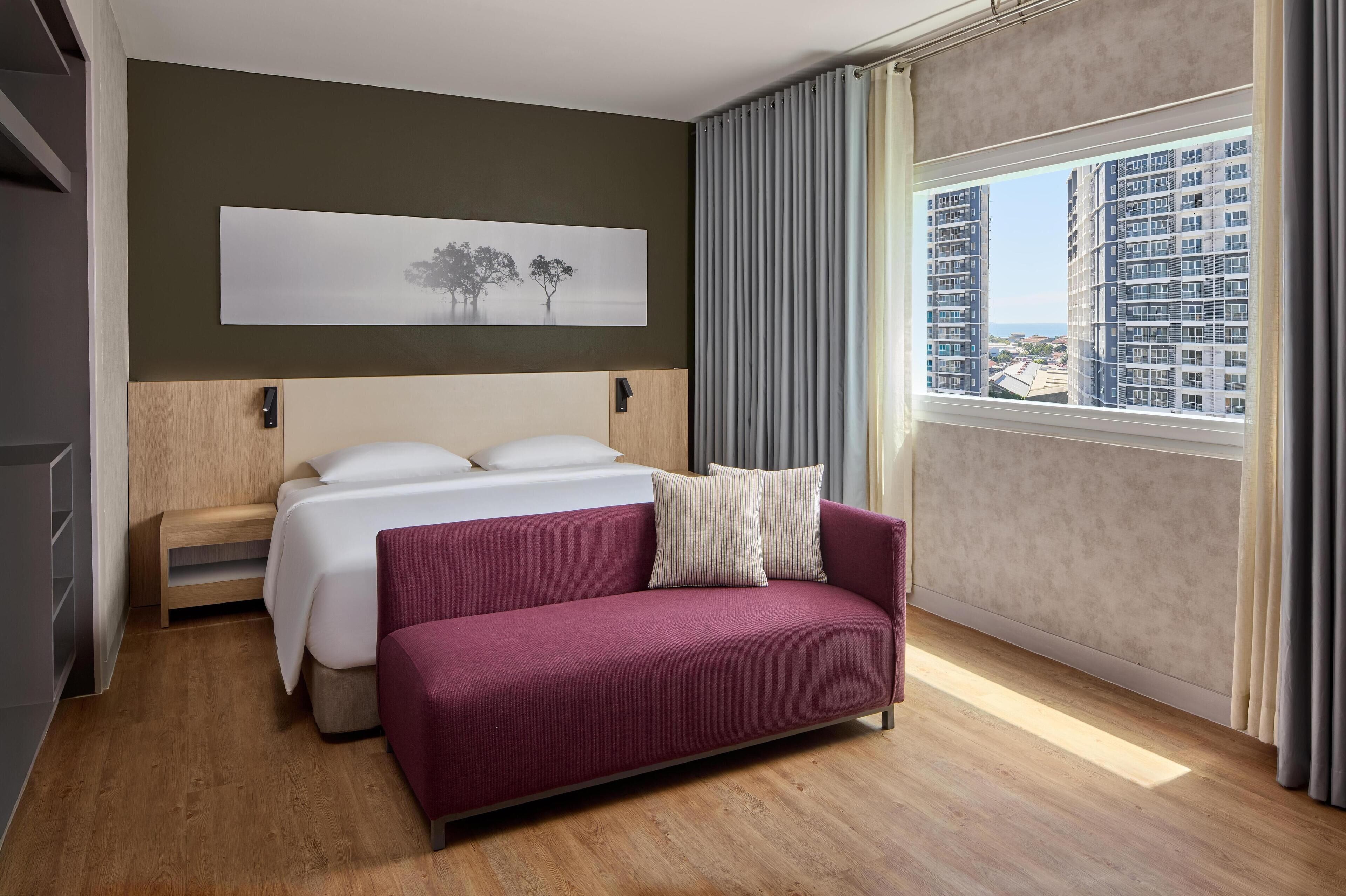 Suite Junior, 1 très grand lit, baignoire accessible aux personnes à mobilité réduite, vue ville