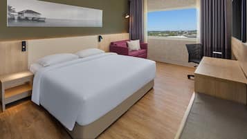 Habitación superior | Minibar, caja fuerte, escritorio y espacio para trabajar con un portátil