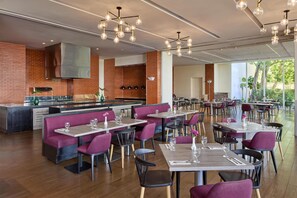 Aperto a colazione, pranzo e cena