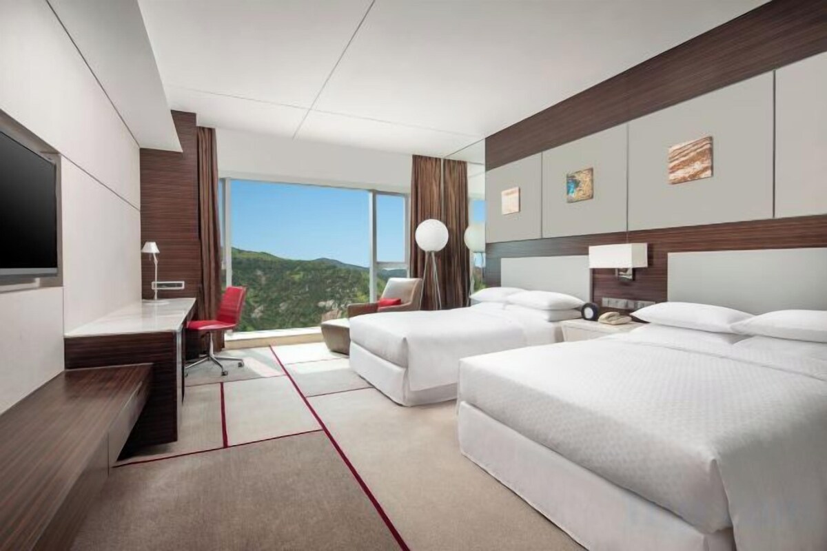 Minibar, in-room safe, desk, soundproofing